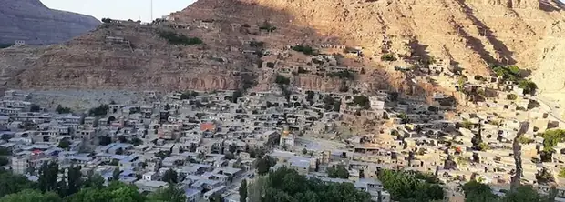Villages aux Coutumes et Festivals Uniques